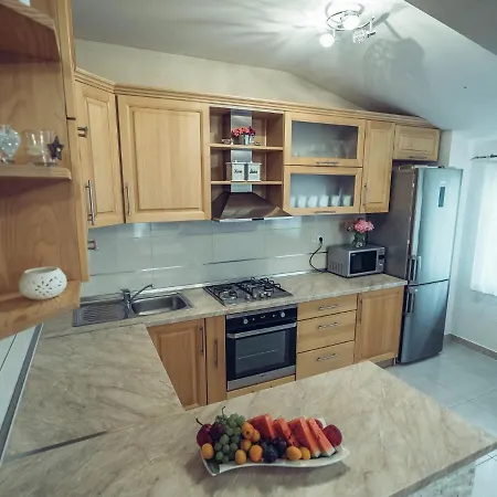 Modern In With Private Pool Holiday home *